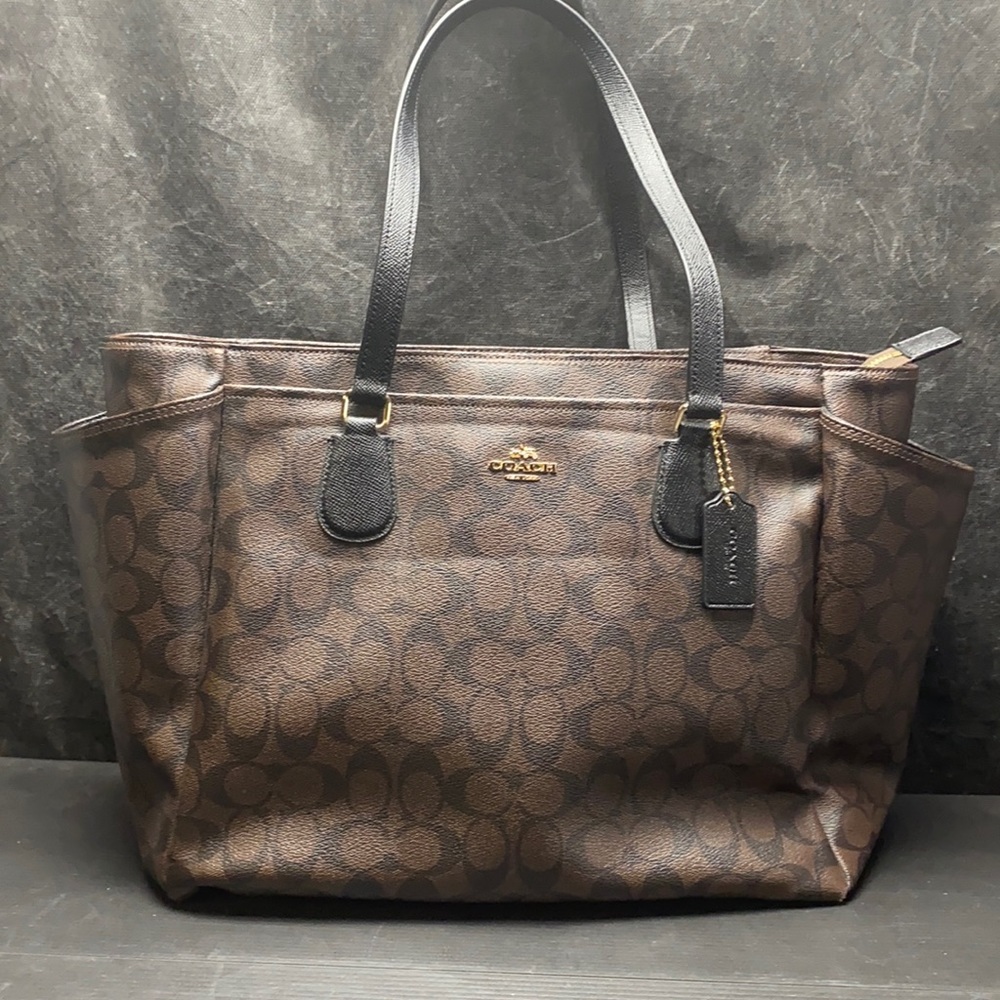 Beautiful classic Coach Handbag